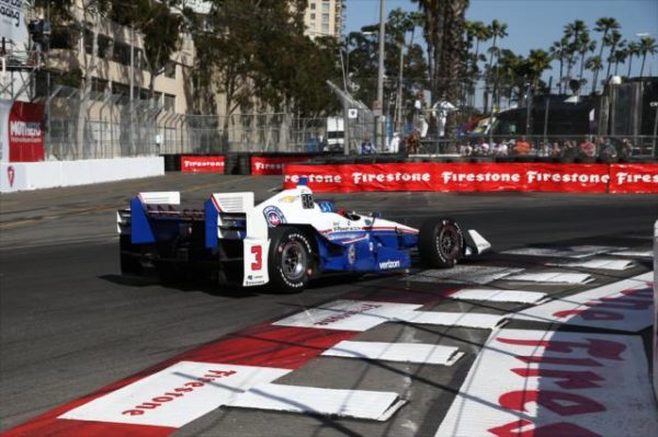 Helio Castroneves fa la pole a Long Beach
