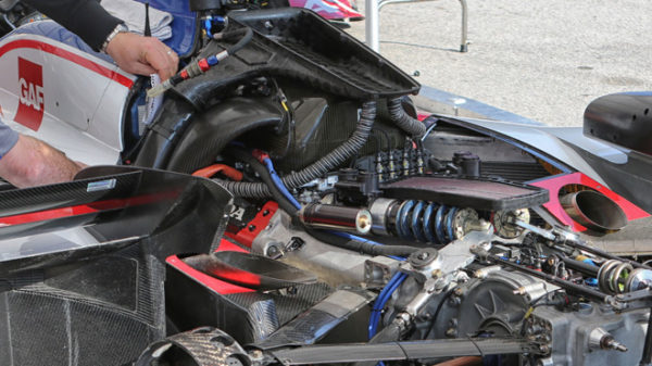 L'interno di una Foyt, prima motorizzata Honda