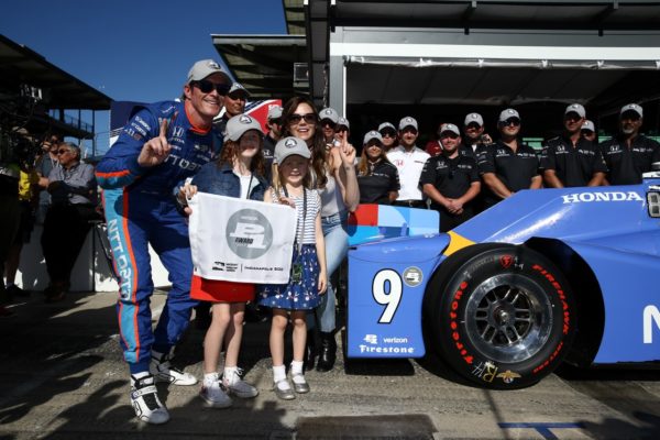 Scott Dixon ha conquistato la Pole position della 101^ Indy 500