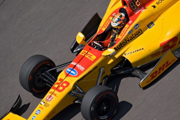 Hunter-Reay si ritira per problemi al motore