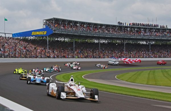 Castroneves conduce il gruppo