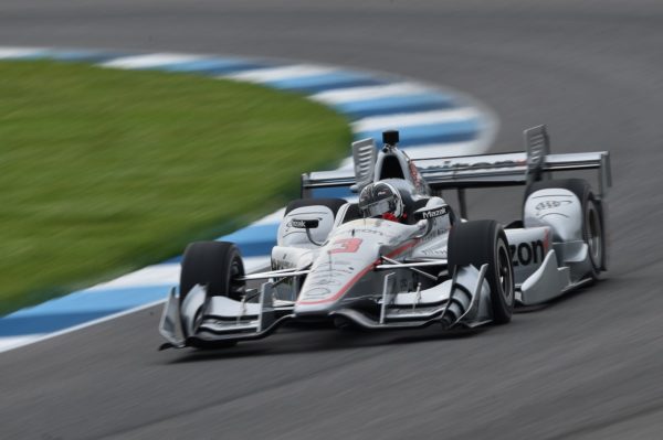 Castroneves sulla pista stradale di Indianapolis