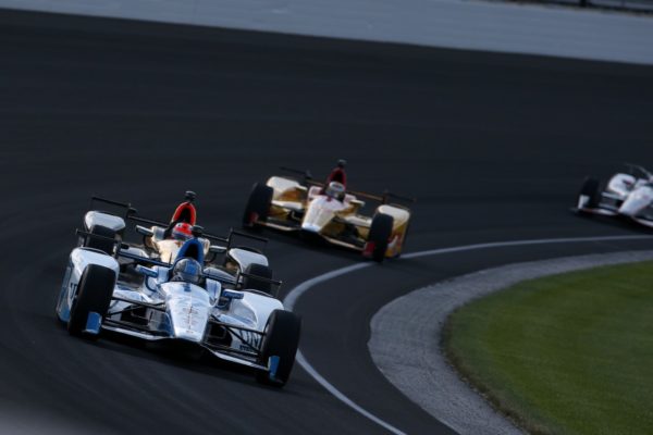 Auto sul catino di Indy