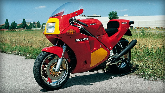 Esemplare di preserie della 851, che nel 1988 fu messa in vendita inizialmente in colorazione Tricolore.