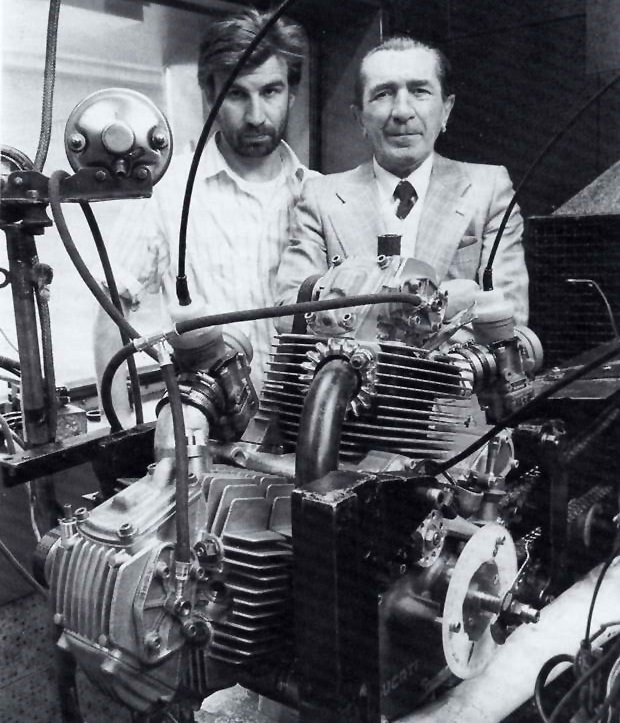 Massimo Bordi e Fabio Taglioni con il 750 ricavato dal Pantah 650.