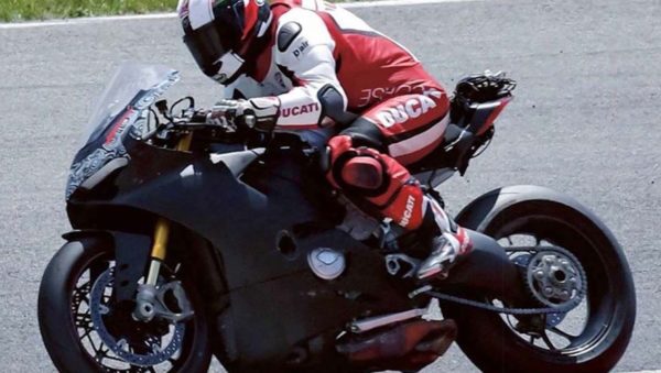 ducati-v4-superbike-spy-photos-02