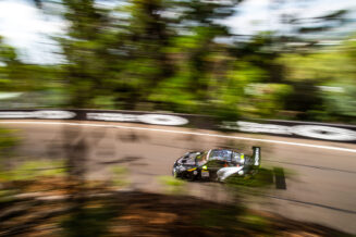 EBM, Porsche 911 GT3 R (911): Romain Dumas, Sven Müller, Mathieu Jaminet