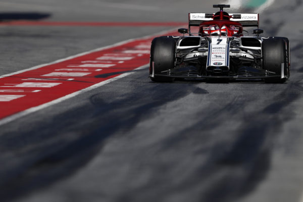 © Zak Mauger / LAT Images