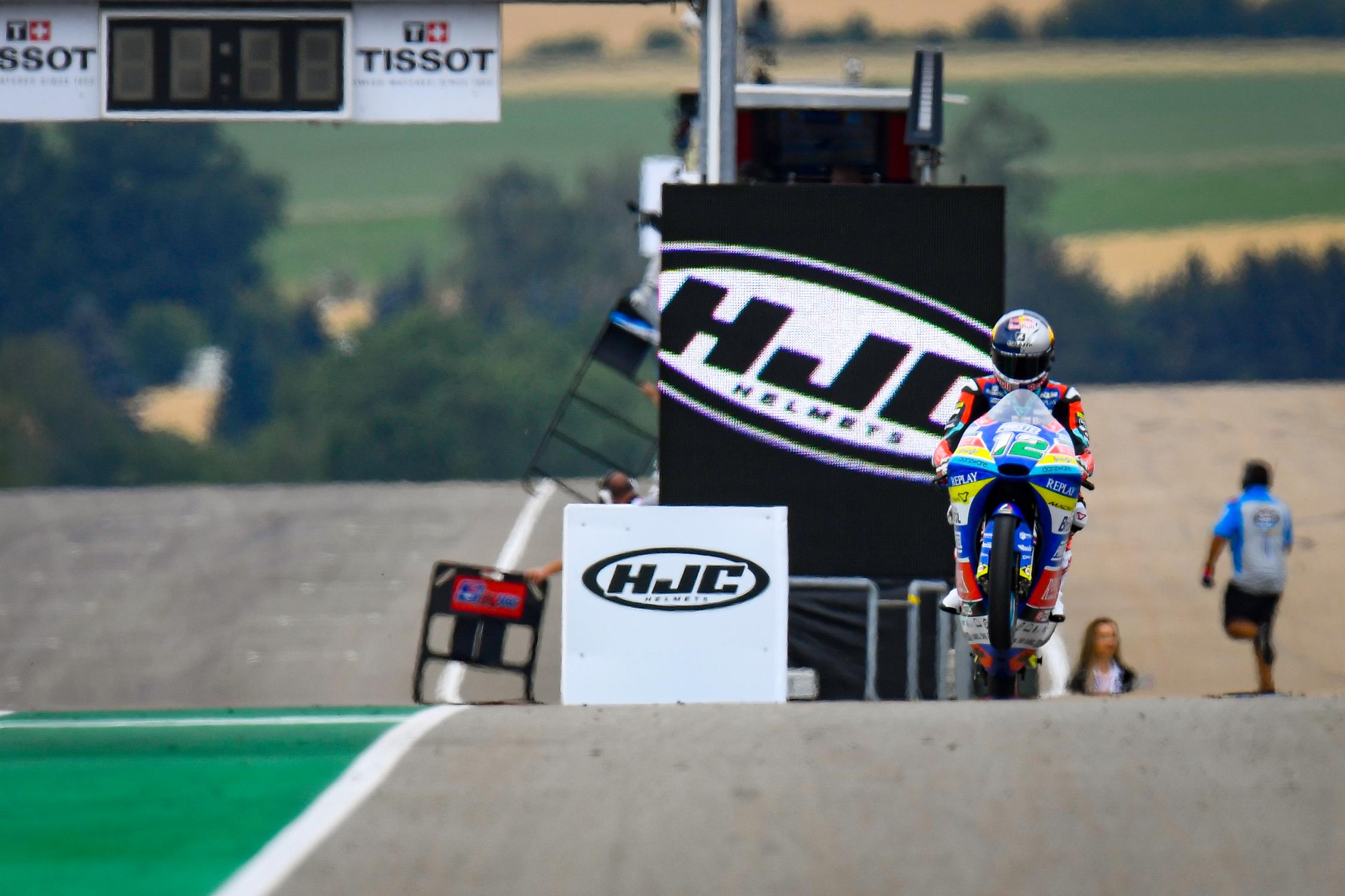 12-filip-salac_dsc5447_0-gallery_full_top_fullscreen