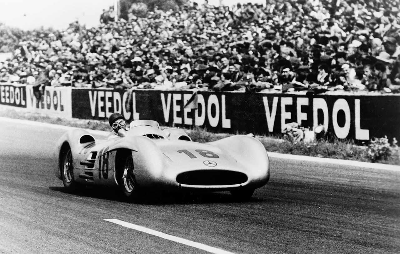 juan-manuel-fangio-mercedes-desktop-background