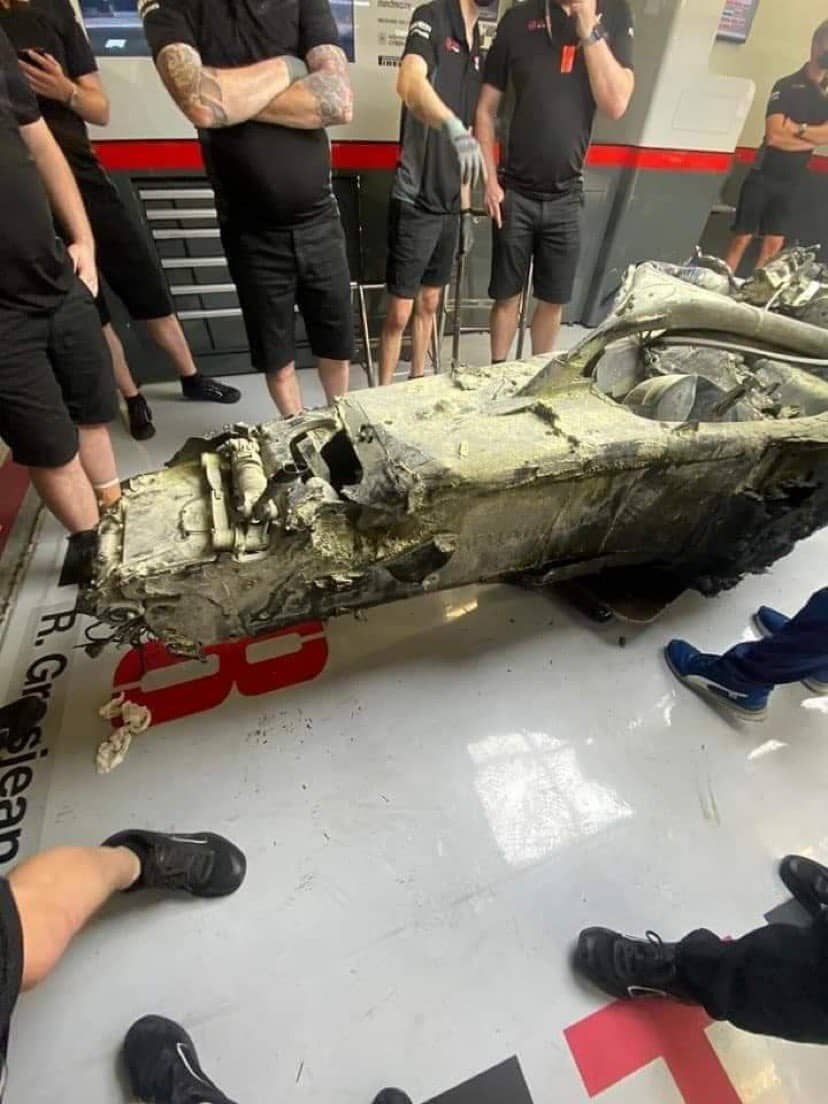 La scocca della #8. L'halo ha retto benissimo l'impatto, salvando di fatto la vita al francese.