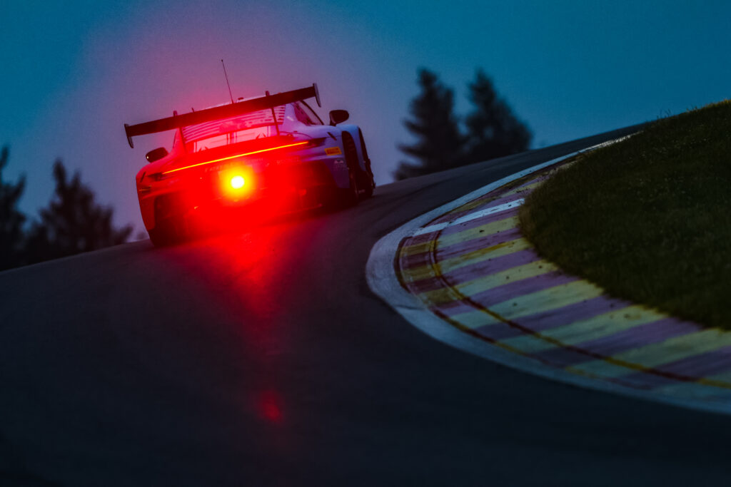 Matteo Cairoli mette in riga tutti: è lui il più veloce nella SuperPole della 24 ore di Spa 2023 a bordo della Porsche 911 GT3 R #20