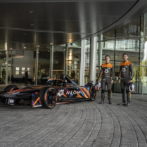 Formula E: NEOM McLaren porterà in pista una livrea generata con IA
