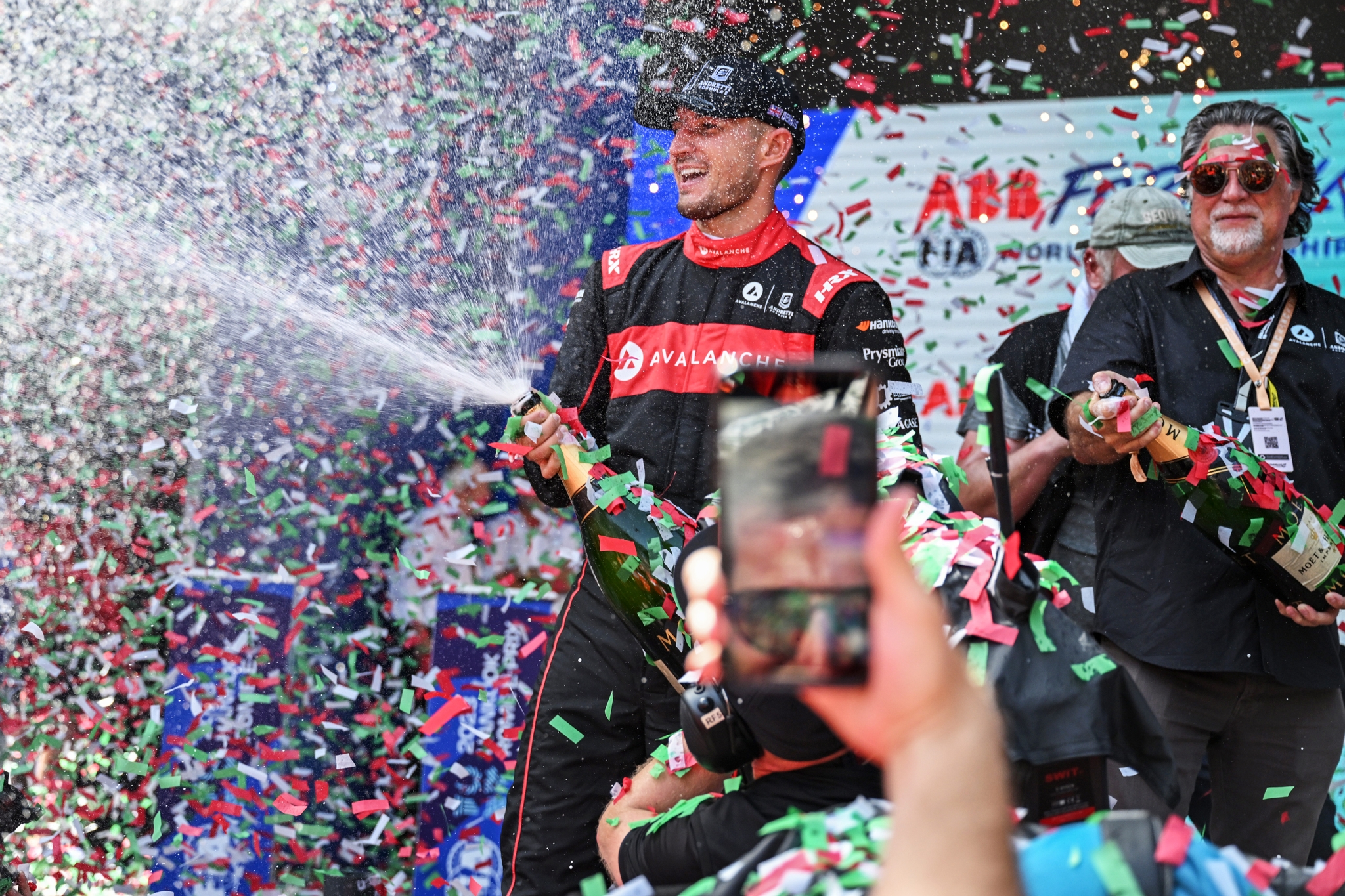 Jake Dennis vince la seconda tappa dell'E-Prix di Roma. L'inglese di Andretti ha concluso davanti a Nato e Bird