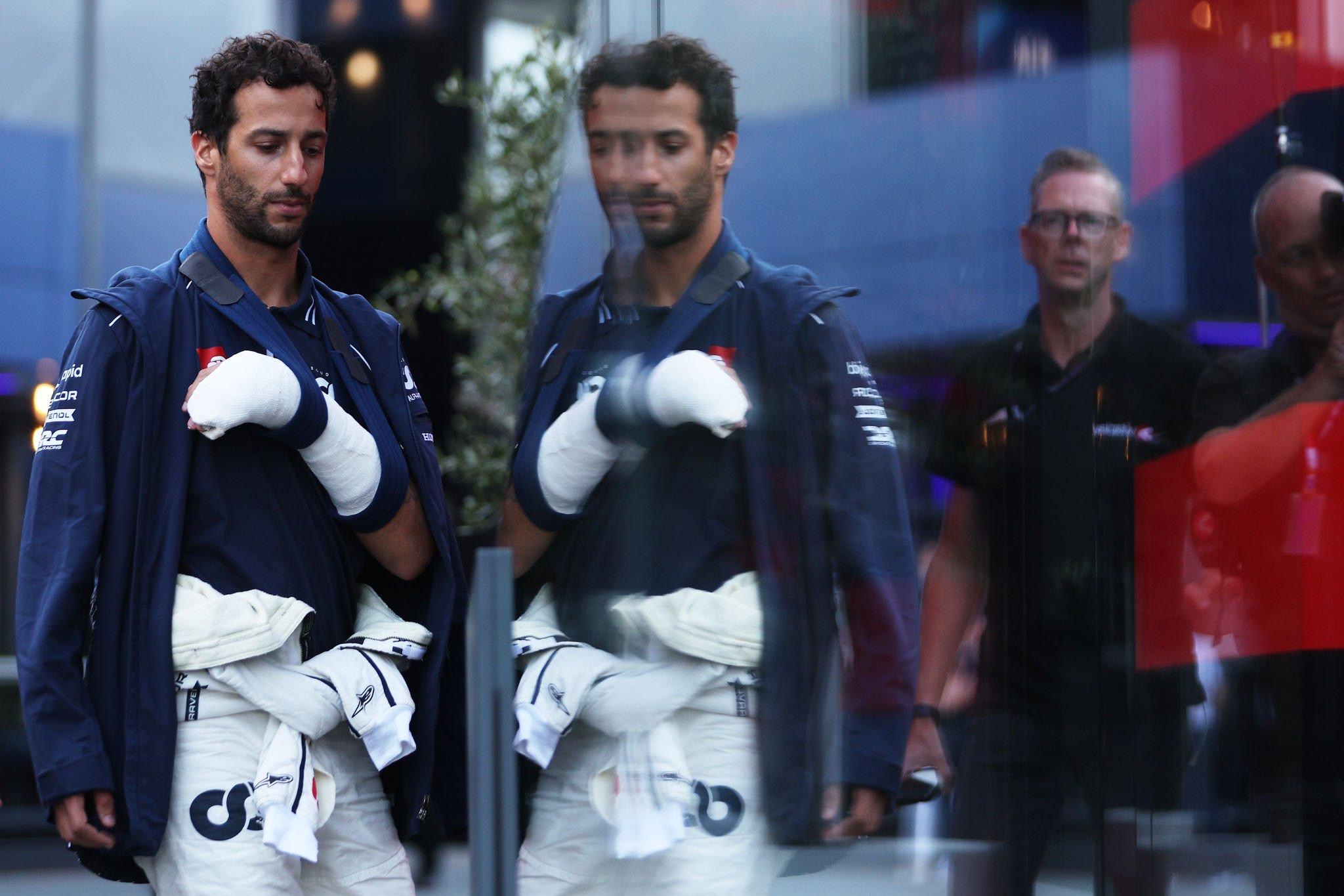 Daniel ricciardo injury Dutch gp crash