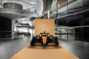 presentazione mclaren mcl38